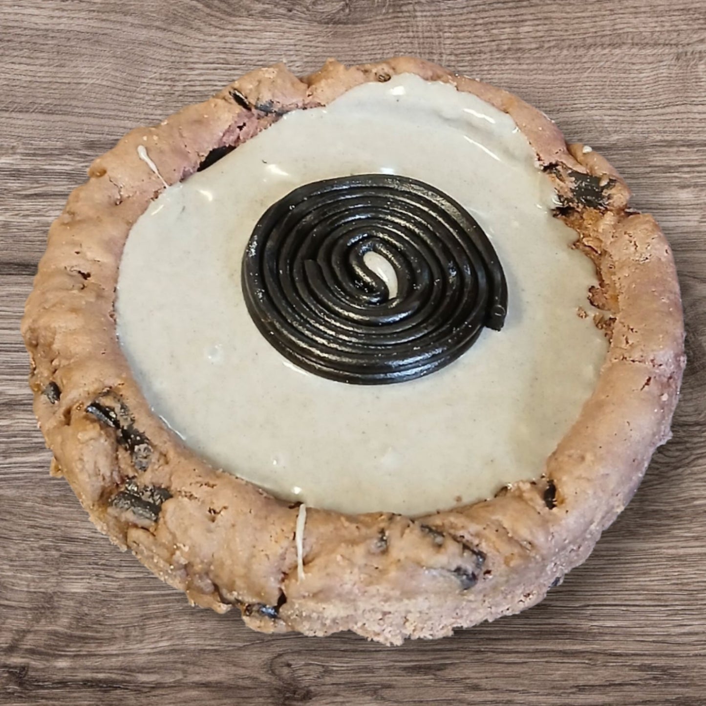 Liquorice Wheel Deep Pan Cookie